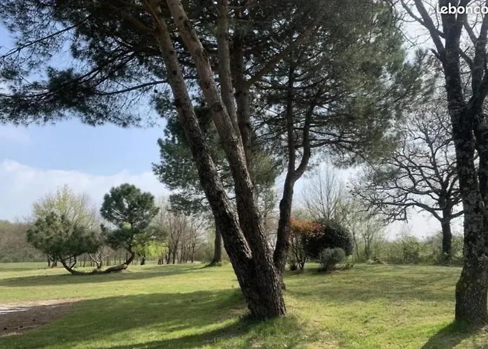 Pey Sud Gaua 住宿加早餐酒店 Sistels